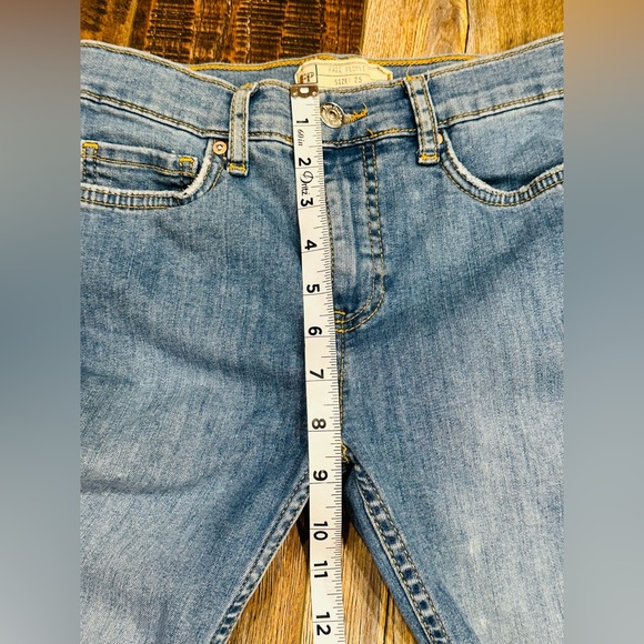 Free Peopke Busted Knee Skinny Jeans. Size 26. EUC - Picture 5 of 7